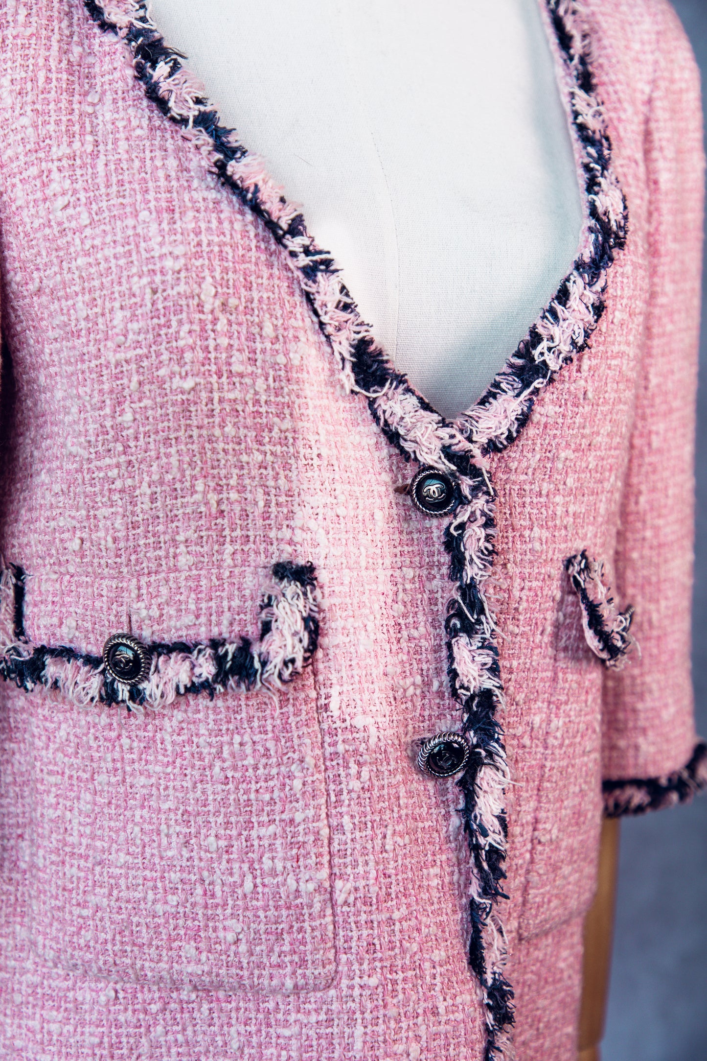 Vintage Chanel Pink Tweed Blazer small CJ002